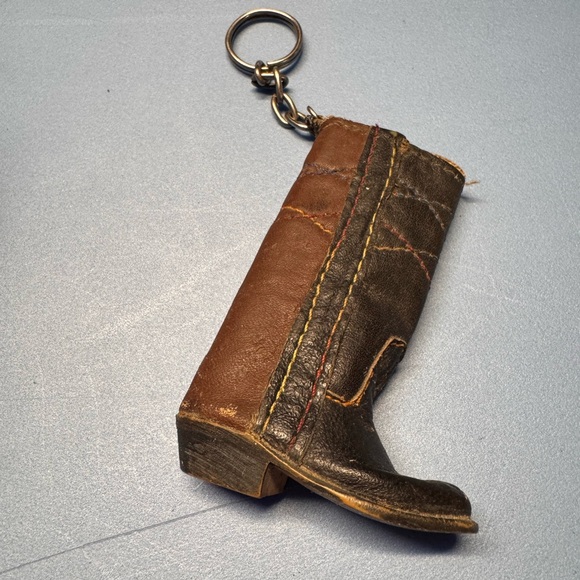 Vintage (1990s) Assorted Keychains - Fun and Unique Designs - Picture 2 of 10